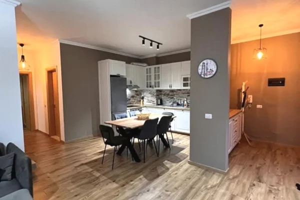 Shtepi me qera 2+1 ne Tirane - 900 Euro
