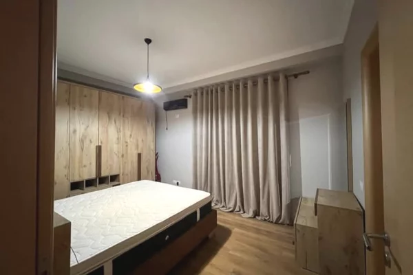 Shtepi me qera 2+1 ne Tirane - 900 Euro