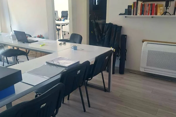 Business Property for Rent 3+1 in Tirana - 1,000 Euro
