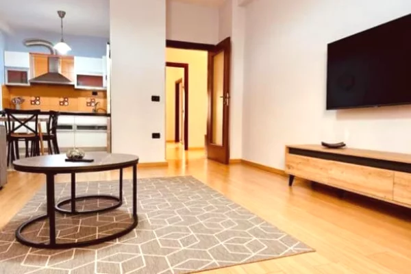 Shtepi me qera Apartament ne Tirane, 2+1, Mobilimi E mobiluar, Pagesa 900  Euro.