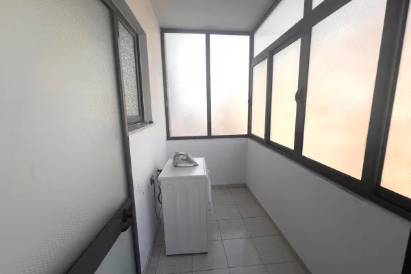 Shtepi me qera Apartament ne Tirane, 2+1, Mobilimi E mobiluar, Pagesa 50,000  Leke.