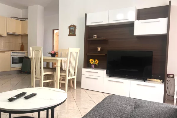 Shtepi me qera Apartament ne Tirane, 2+1, Mobilimi E mobiluar, Pagesa 50,000  Leke.