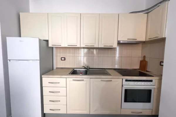 Shtepi me qera Apartament ne Tirane, 2+1, Mobilimi E mobiluar, Pagesa 50,000  Leke.