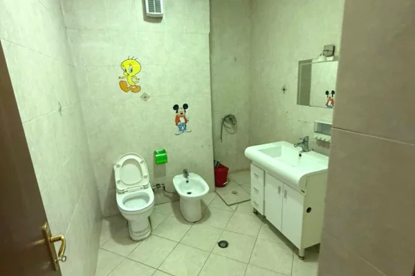 Shtepi ne shitje Apartament ne Tirane, 4+1, Mobilimi Bosh, pa mobiluar, Pagesa 350,000  Euro.