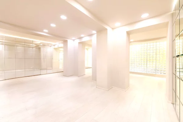 Ambient biznesi me qera 3+1 ne Tirane - 2,100 Euro