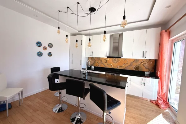 Shtepi ne shitje Vila Luksoze ne Tirane, 5+1, Mobilimi E mobiluar, Pagesa 600,000  Euro.