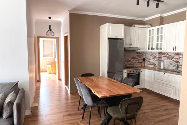 Shtepi me qera 2+1 ne Tirane - 850 Euro