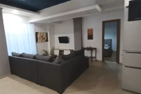 Shtepi me qera 2+1 ne Tirane - 810 Euro