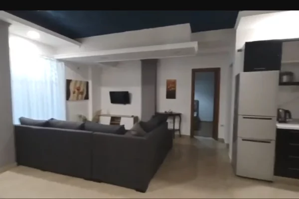 Shtepi me qera 2+1 ne Tirane - 810 Euro