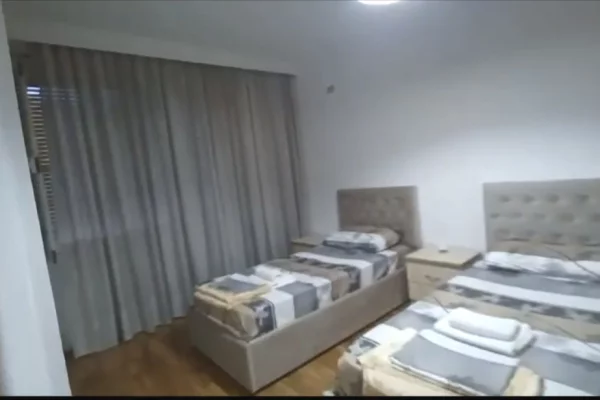 Shtepi me qera Apartament ne Tirane, 2+1, Mobilimi E mobiluar, Pagesa 810  Euro.