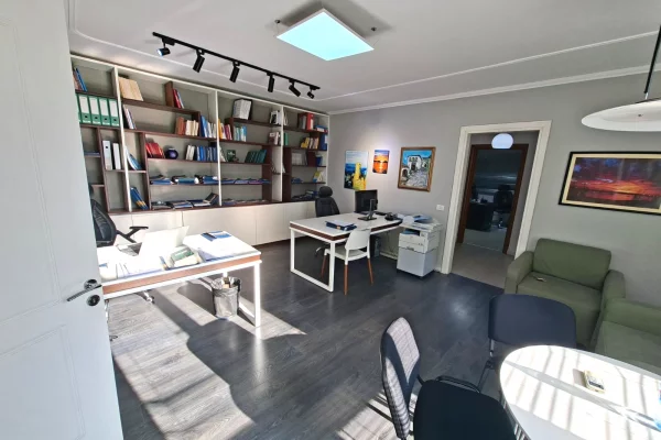 Ambient biznesi me qera 3+1 ne Tirane - 700 Euro