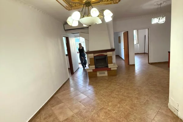 Ambient biznesi me qera 3+1 ne Tirane - 1,000 Euro