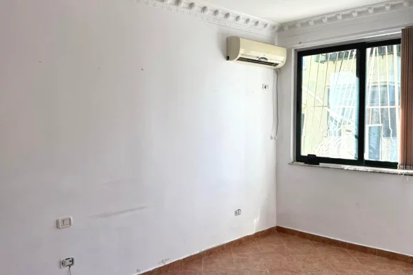 Ambient biznesi me qera 3+1 ne Tirane - 1,000 Euro