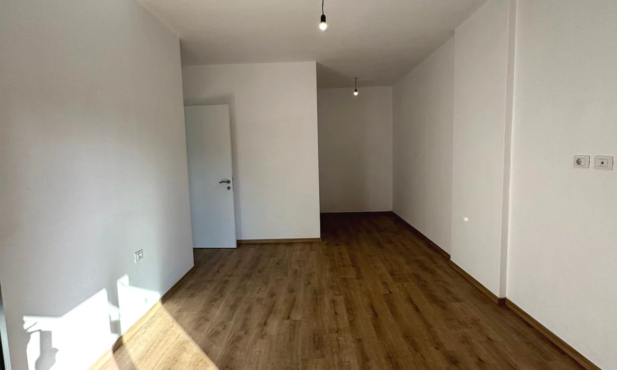 Shtepi ne shitje Apartament ne Tirane, 2+1, Mobilimi Bosh, pa mobiluar, Pagesa 186,000  Euro.