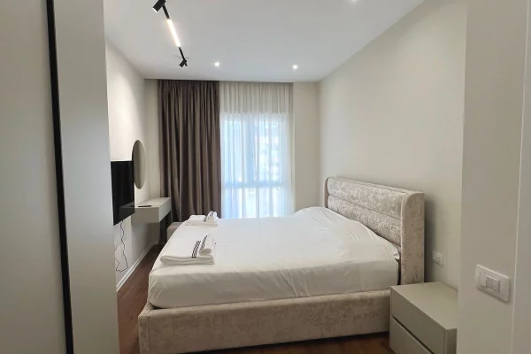 APARTAMENT 1+1 ME QIRA RR.BARRIKADAVE 650 EURO 