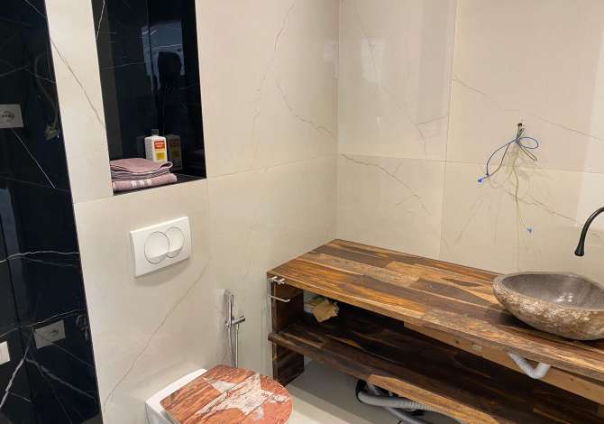 Qera, Ambient Biznesi, Rr. Ismail Qemali-Bllok 1,150 Euro /Muaj