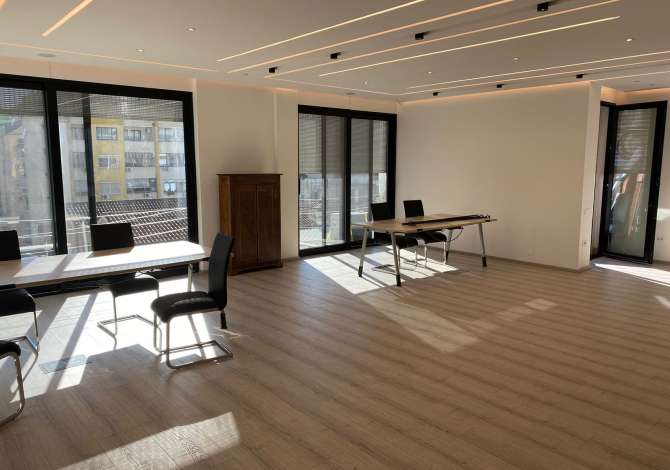 Ambient biznesi me qera 3+1 ne Tirane - 1,150 Dollar