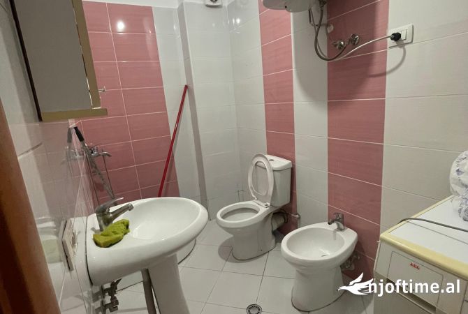 Shtepi ne shitje Apartament ne Tirane, 1+1, Mobilimi E mobiluar, Pagesa 138,000  Euro.
