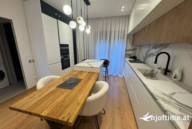 Shtepi me qera 3+1 ne Tirane - 3,000 Euro