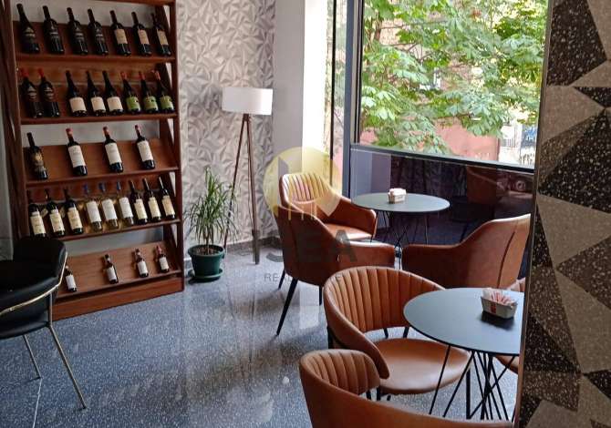 Ambient biznesi me qera 2+1 ne Tirane - 1,000 Euro