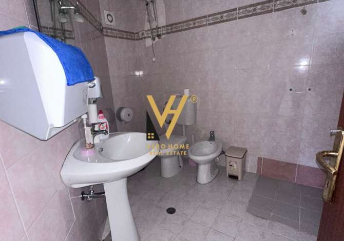 JEPET ZYRE OPEN SPACE 120 M2 ME QERA TE BLLOKU , VILA E ENVERIT 1.250 EURO