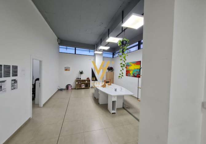 SHITET AMBIENT KOMERCIAL 460 M2 TE KOMUNA E PARISIT 1.840.000 EURO