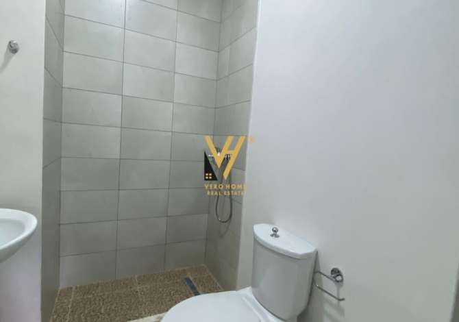 JEPET ZYRE ME QERA 110M2 PRANE TOPTANIT NE QENDER 700 EURO