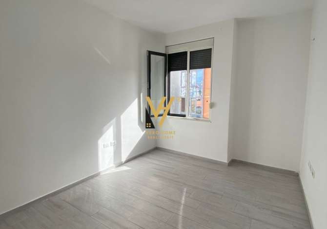 JEPET ZYRE ME QERA 110M2 PRANE TOPTANIT NE QENDER 700 EURO