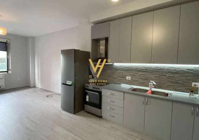 JEPET ZYRE ME QERA 110M2 PRANE TOPTANIT NE QENDER 700 EURO