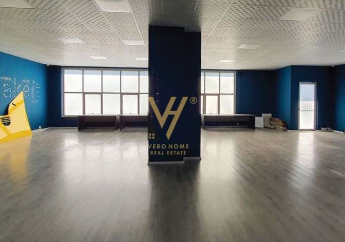 SHITET AMBIENT BIZNESI 240M2 ME QERA TE RRUGA BARDHYL 648.000 EURO