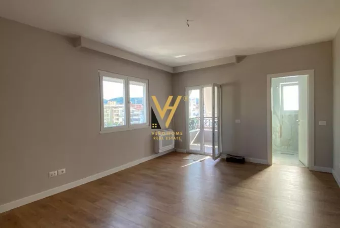 JEPET ZYRE 130 M2 ME QERA NE BLLOK 2.000 EURO