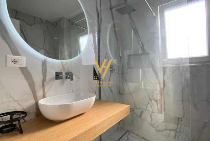 JEPET ZYRE 130 M2 ME QERA NE BLLOK 2.000 EURO