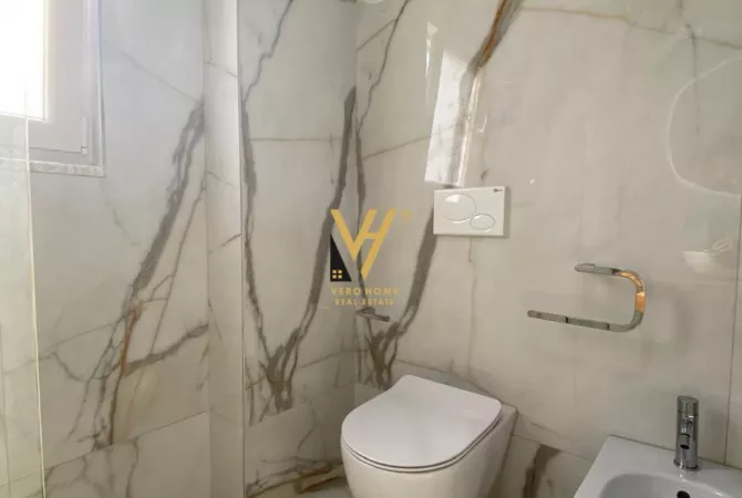 JEPET ZYRE 130 M2 ME QERA NE BLLOK 2.000 EURO