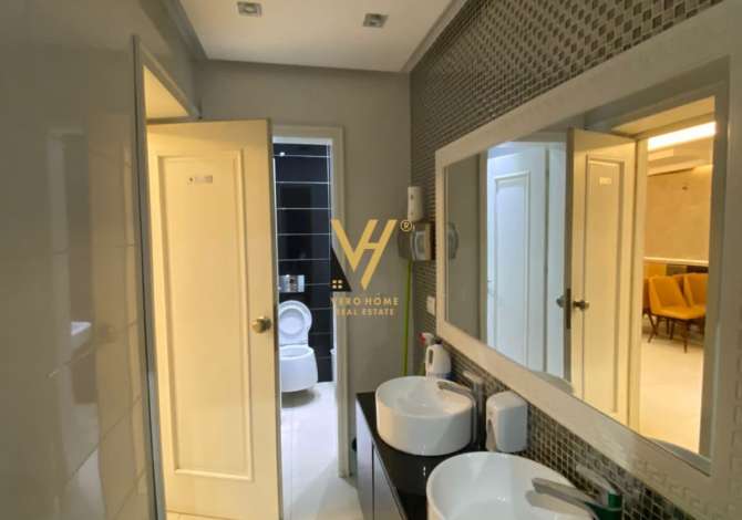 JEPET BAR-RESTORANT 120 M2 ME QERA TE BLLOKU 2.000 EURO