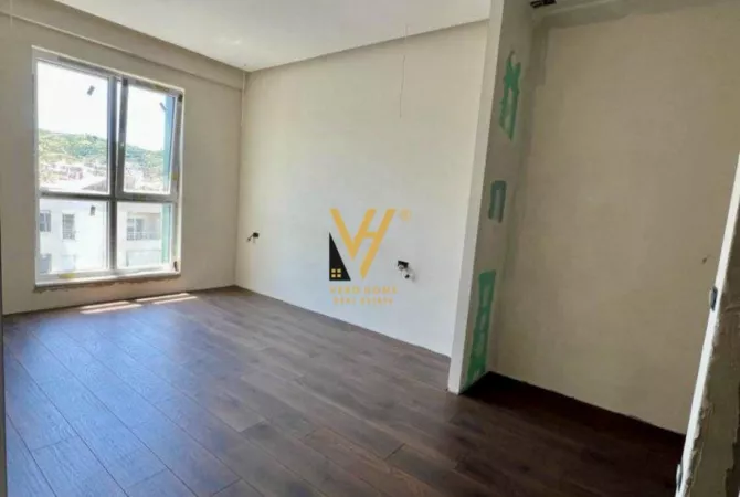Ambjent biznesi me qera 3+1 ne Tirane - 1,000 Euro
