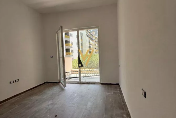 Ambjent biznesi me qera 3+1 ne Tirane - 450 Euro