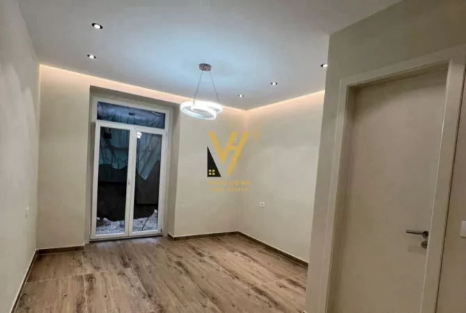 JEPET ZYRE 30 M2 ME QIRA TE RRUGA MYSLYM SHYRI 800 EURO