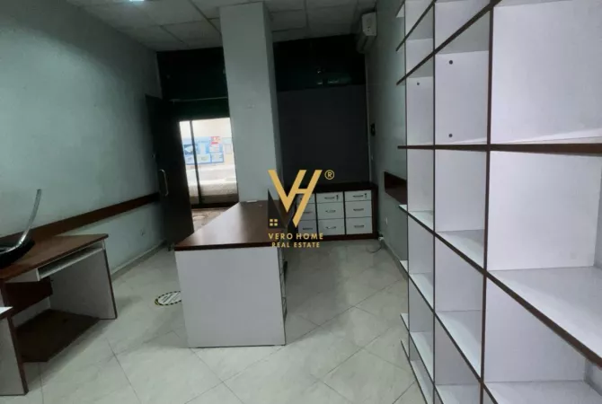 Ambiente Commerciale in Affitto 3+1 a Tirana - 400 Euro