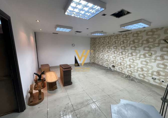 JEPET AMBJENT BIZNESI 350 M2 ME QERA TE ISH BLLOKU 2.500 EURO