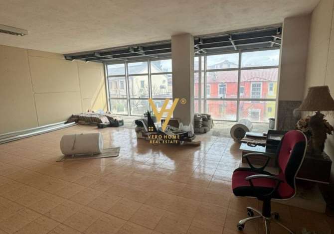 JEPET ZYRE 280 M2 OPEN SPACE ME QERA NE KINOSTUDIO 1.800 EURO