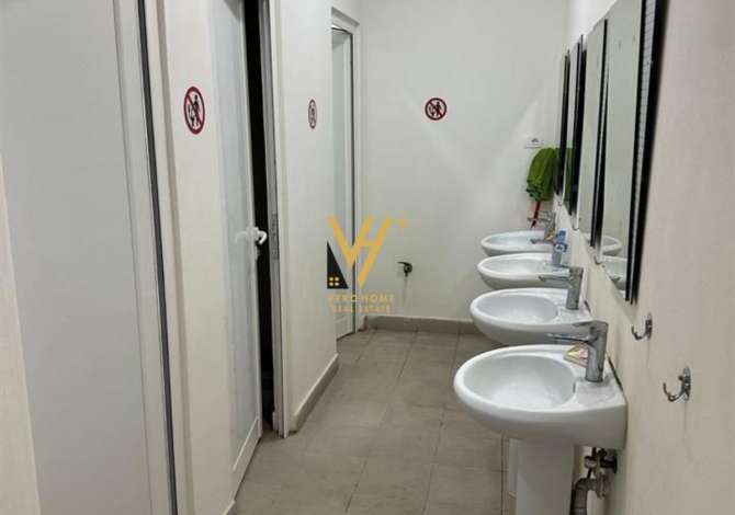 Ambiente Commerciale in Vendita 4+1 a Fier - 300,000 Euro
