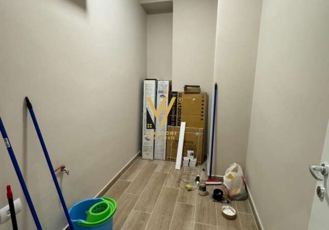 JEPET ZYRE 165 M2 ME QERA TE GARDEN BUILDING, RRUGA E KAVAJES 1.400 EURO