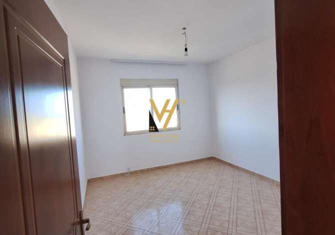 Shtepi ne shitje Apartament ne Fier, 2+1, Mobilimi Bosh, pa mobiluar, Pagesa 70,000  Euro.