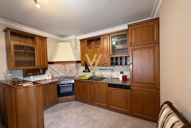 Shtepi me qera 2+1 ne Tirane - 800 Euro