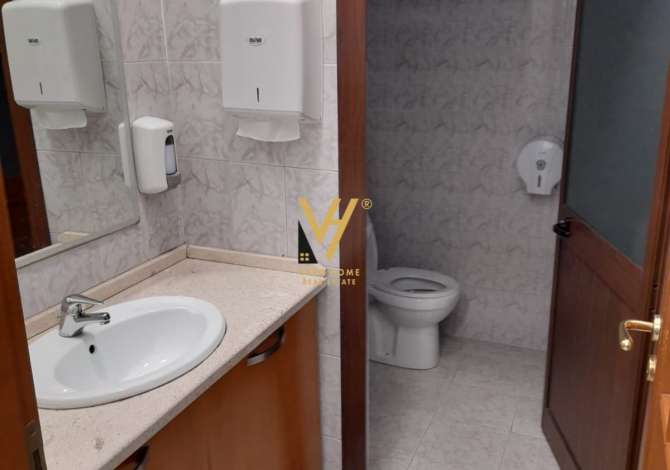 JEPET AMBIENT 224 M2 ME QERA TE BULEVARDI ZOGU I PARE 1.600 EURO