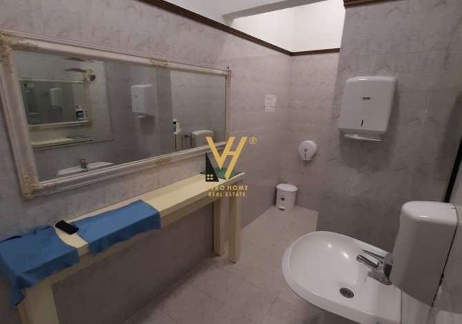 JEPET AMBIENT 224 M2 ME QERA TE BULEVARDI ZOGU I PARE 1.600 EURO