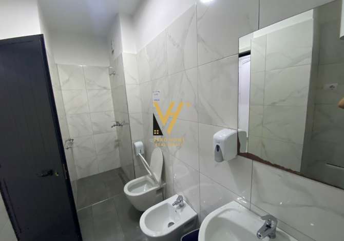 JEPET ZYRE 750 M2 OPEN SPACE ME QERA TE STACIONI I TRENIT 7.500 EURO