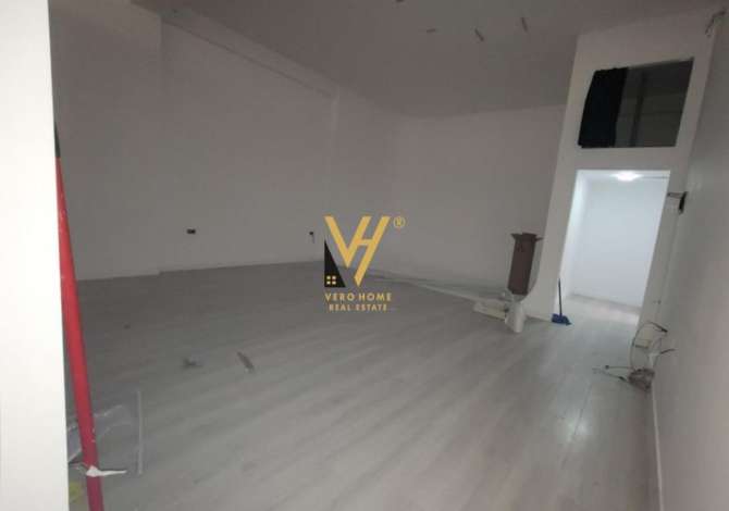 Ambiente Commerciale in Vendita 1+1 a Tirana - 165,000 Euro