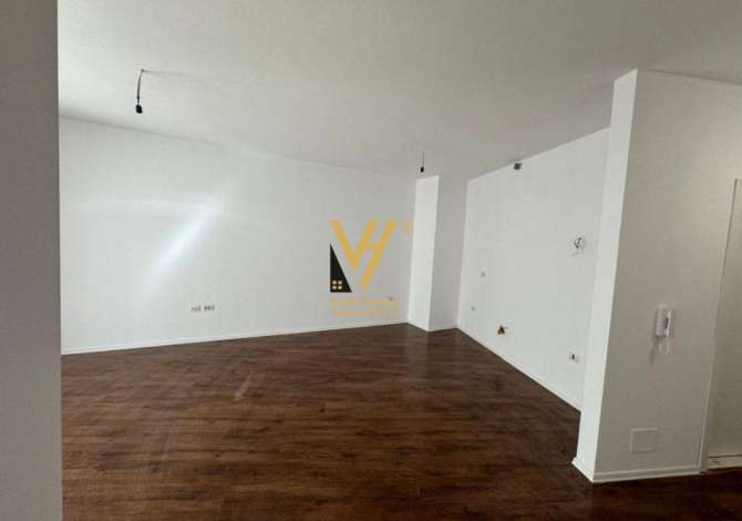 JEPET ZYRE 95 M2 ME QERA TE RRUGA MAHMUT FORTUZI 600 EURO