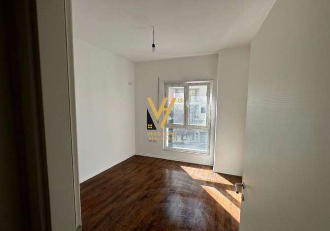 JEPET ZYRE 95 M2 ME QERA TE RRUGA MAHMUT FORTUZI 600 EURO